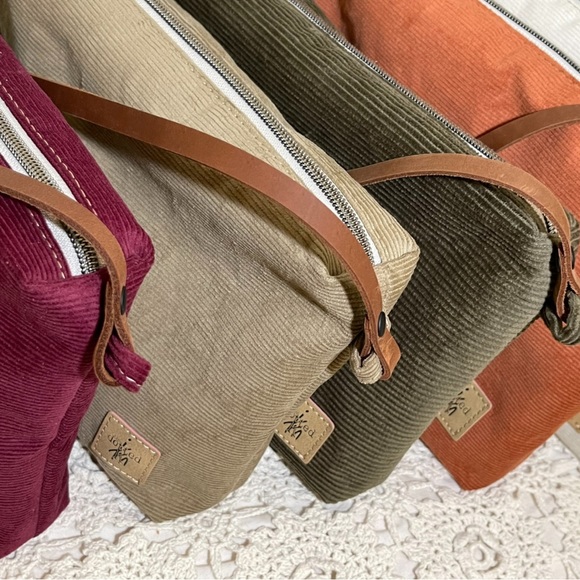 Slouchy Ivory Cream Corduroy Hobo Handbag - Picture 4 of 9